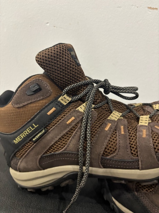 Merrell Moab Brown and Black Men\'s Mid-Top Hiking Boots main image 4